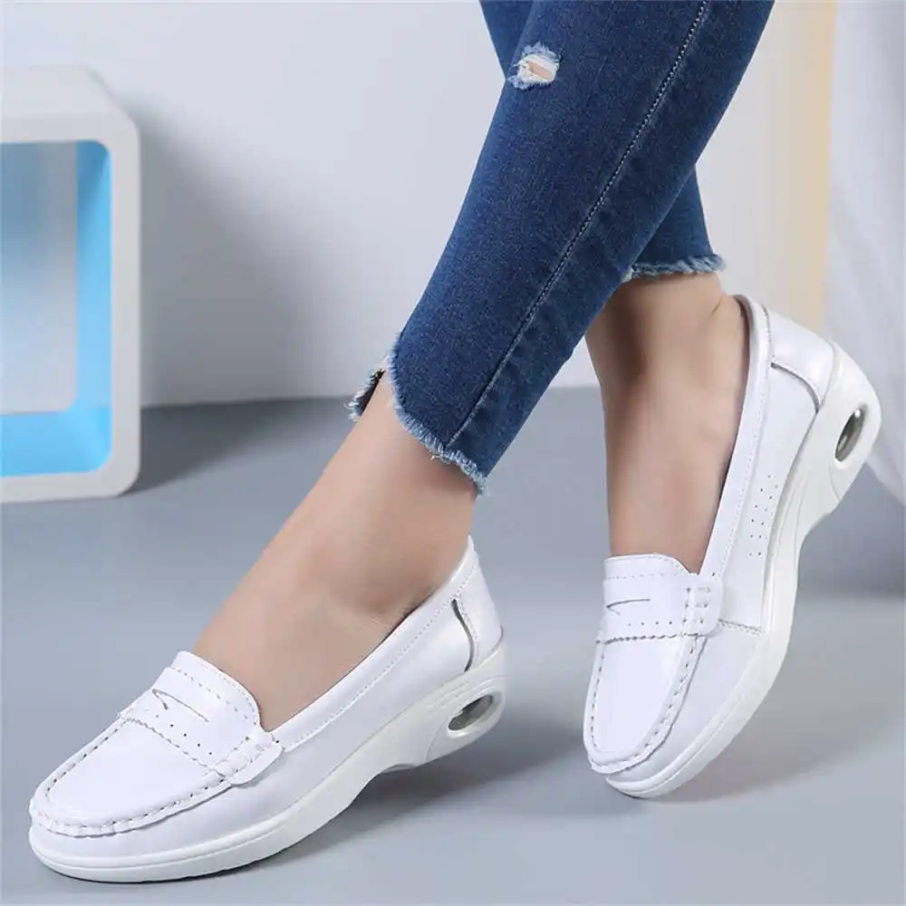 Thick Sole Slipon White Traine - огляд і ціна Tech Office Names