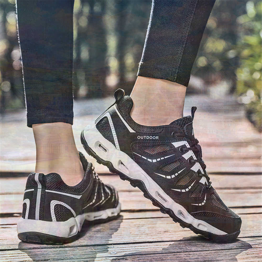Sumer Round Tip Silver Sneaker - огляд і ціна The Office Tech
